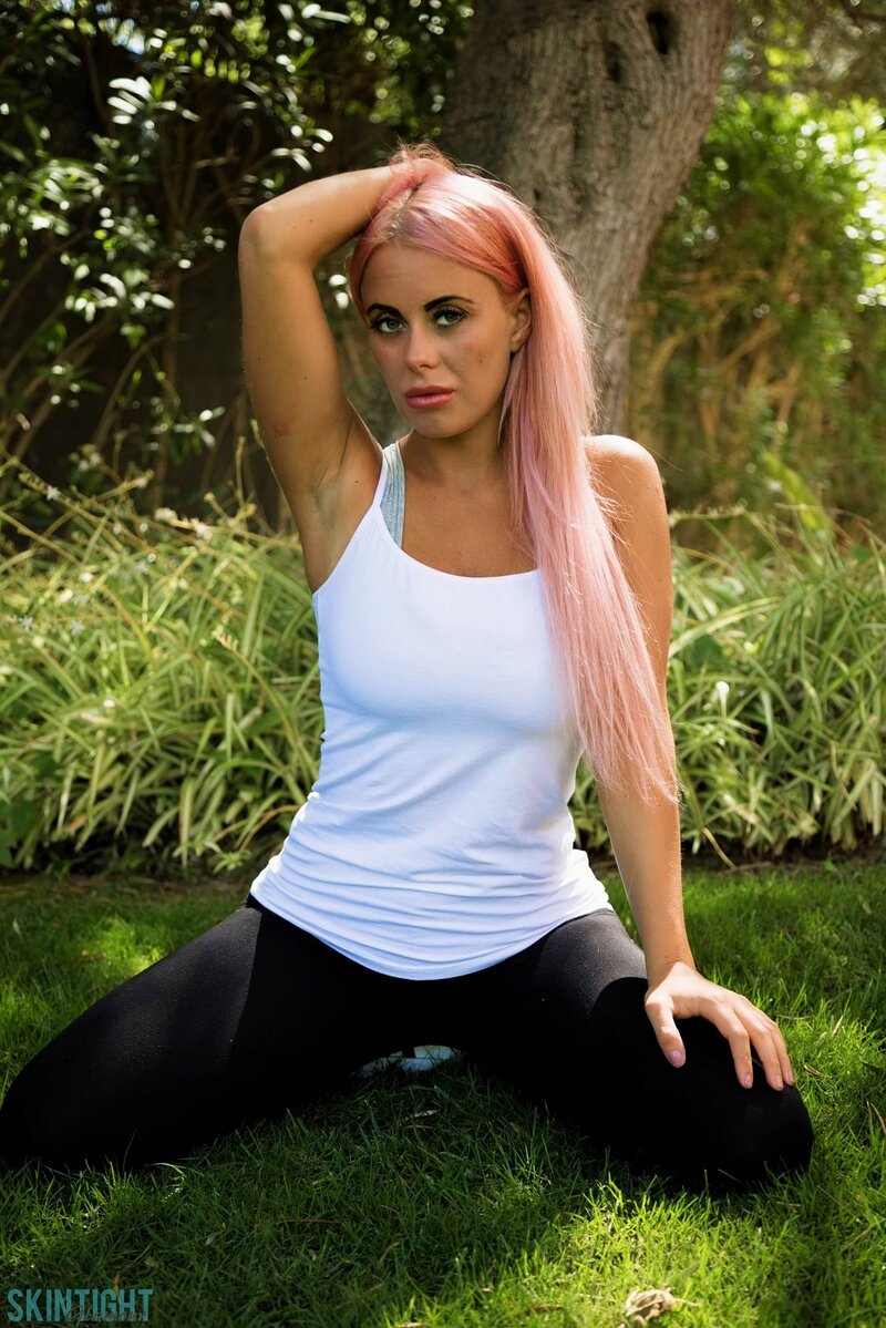 Алла, 25